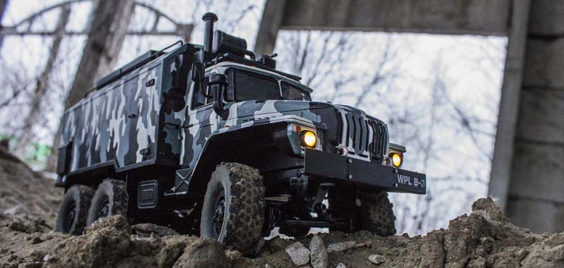 Militärtrucks im Maßstab 1:10